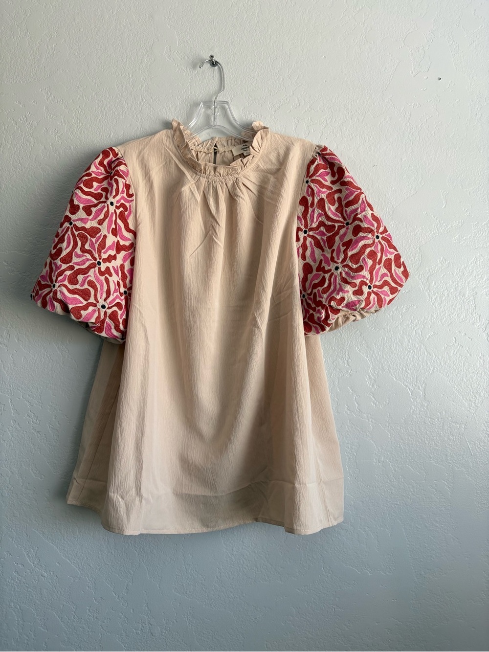 ❤️ New entro Cream blouse with Pink Patterned Puff Sleeves